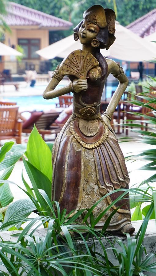 Kristal Hotel ג'קרטה מראה חיצוני תמונה